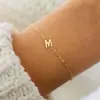 Moda Feminina Elegante Nova Europeia e Americana Pulseira de 26 Letras Estilo Ins Simples Nicho Luxo Acessível Joia de Mão Elegante Dourada