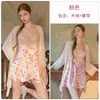 Lindo e Sexy Decote em V Profundo com Bojo, Camisola de Cetim com Renda Estampada de Borboleta e Robe Conjunto Loungewear 6396