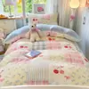 Conjunto popular de roupa de cama de quatro peças, confortável e respirável, conjunto de capa de edredom para cama de dormitório estudantil, conjunto de três peças estilo ins, fresco e moderno