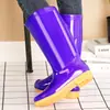 Botas de lluvia impermeables de caña media antideslizantes para mujer, zapatos de agua cálidos con forro de algodón para adulto de caña corta para cocina, zapatos de mujer de moda