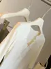 Top de punto versátil estilo coreano con retazos de encaje, cuello en V, manga corta para mujer, diseño francés de verano, elegante y entallado