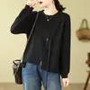 Foto real de la sudadera casual de manga larga para mujer, color liso, estilo coreano, cuello redondo, corte holgado, efecto adelgazante, con retazos, modelo 2026