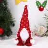Decoraciones de Navidad gorro de punto de lunares muñeca sin rostro en posición sentada decoraciones para ventana de hotel de leñador regalo