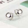 Aretes Geométricos Redondos de Cara Brillante con Hebilla para la Oreja, Moda Estilo Frío, Lujo Ligero de Alto Nivel, Elegantes, Nicho, Simples
