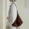 Bolsa Hobo de Camurça Fosca com Couro Vegetal de Alta Textura para Axila Feminina Outono e Inverno Vintage Grande Capacidade Ombro Transversal Bolsa Dumpling