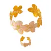 Conjunto de Joyería de Dos Piezas de Moda con Diseño de Flor de Plumeria y Esmalte Caído, Pulsera y Anillo para Mujer, Versátil para Fiestas