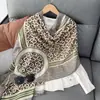 Novo Lenço Estampado Estilo Coreano de Algodão e Linho Imitado para Transmissão ao Vivo 2025 Cachecol Quente Clássico Europeu e Americano para Outono e Inverno com Xale