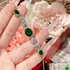 Pulseira Camélia Retro Resistente com Pedras Sintéticas Imitação de Diamante Espinélio Verde para Mulheres, Banhada a Ouro 18K, Forte Retenção de Cor, Novo Produto Transfronteiriço