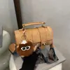 2025 Bolsa Retrô de Nicho Nova Tendência da Moda Feminina Versátil Bolsa Transversal Alta Qualidade Bolsa Carteiro Boston Cilindro