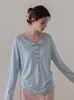 Camiseta azul de manga larga, semiabierta en el cuello, hombros descubiertos para mujer, súper elegante y casual para el verano, top transparente protector solar 9141