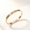 Precio Especial de Fábrica Suministro Directo Estilo Popular de Celebridad de Internet Sencillo Acero de Titanio Alta Calidad Retención de Color Personalidad Versátil Pulsera de Forma de C para Mujer