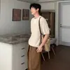 Camiseta de Tricô Falsa de Duas Peças em Linho e Liocel Estilo Old Money para Homens, Suéter Fino de Verão com Gola V Relaxada e Manga Curta