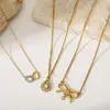 Popular collar de doble corazón de acero de titanio 316 de Chenhe, chapado en oro al vacío de 18K, con un lazo y diamantes, cadena simple para la clavícula de uso diario