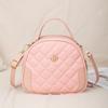 Bolso de Mano con Forma de Concha para Niñas, Best-Seller Primavera-Verano 2026, Bolso de Hombro Clásico Acolchado Bordado para Mujer, Para Teléfono Móvil y Billetera