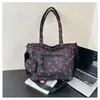 Bolso tote de moda y fresco con estampado de cerezas, nuevo bolso de hombro elegante de gran capacidad para la temporada primavera/verano para mujer