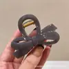 Nuevo Modelo 2025 Pinza para el Cabello de Tamaño Mediano con Lazo en Marrón Chocolate, Gris y Negro, Estilo Coreano, Sencillo, Versátil, Pinza Tiburón de Moda