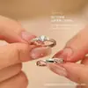 Anillo de amor a primera vista para hombres y mujeres, un par de anillos abiertos frescos de nicho japonés y coreano, anillo de pareja simple y moderno con incrustaciones de diamantes.