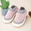 Zapatos de Malla Transpirables sin Cordones de Punto Volador para Bebés Niños y Niñas Primavera y Verano con Suelas Suaves, Bloques de Color, Ligeros, Zapatos Casuales para Niños Pequeños