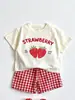 26 Conjunto de Camiseta de Manga Curta e Shorts Xadrez com Tema de Frutas Doces de Verão para Meninos e Meninas, Roupa Esportiva Solta e Versátil