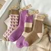 Meias de Pelúcia Amor Outono e Inverno Espessadas com Forro de Fleece Femininas Personalizadas Modernas Versáteis Estilo College Meia de Cano Médio meias de terry