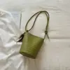 Bolsa Pequena Tecida Retrô Estilo Coreano para Mulheres, Nova Coleção Verão 2026 de Nicho de Alto Valor, Bolsa de Ombro Transversal Estilo Balde