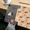 Funda Protectora con Temática de Cachorro Lindo para Tableta Apple iPad, Compatible con Modelos Pro, Air y Mini, con Succión Lateral y Diseño Anti-Doblado, Estilo Dibujos Animados, Décima Generación