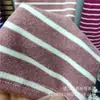 Leggings de Veludo Alemão Escovado Novo Estilo Outono e Inverno 2025 Calças de Outono Femininas Listradas Calças de Mãe Calças Quentes à Prova de Vento