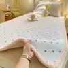 Cubrecama de tres piezas de doble cara de doble capa de gasa, terciopelo de leche, terciopelo de bebé, Clase A, protector de cama multifuncional para dormitorio de estudiante