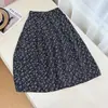 Nova saia midi de verão cintura alta, corte evasê, emagrecedora e versátil, cor sólida, estampada floral, adequada para ir ao trabalho e uso casual, saia paraquedas