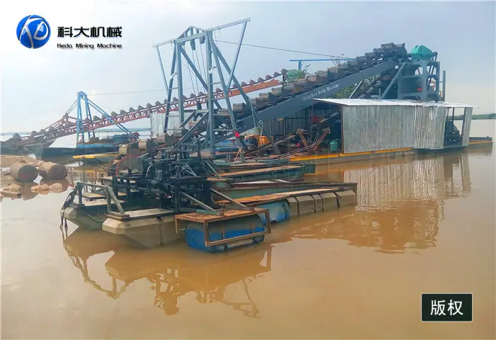 5马里巴马科淘金船 (1).jpg