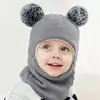 Venta Caliente Set de Gorro y Bufanda Doble Bolas Retorcidas Integrado Invierno para Niños Gorro con Protección para las Orejas Más Terciopelo Bebé Tejido Pequeño