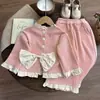 2026 Novo Conjunto de Duas Peças Liso com Laço e Acabamento em Renda Estilo Primavera e Outono para Meninas Roupa Fofa Casual Tendência