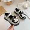 Sapatos de princesa em couro, sapatos de sola única com laços, sapatos de performance infantis de sola macia, sapatos Mary Jane para meninas, estilo Lolita, sapatos de outono para meninas pequenas