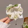 Lenço quadrado grande com estampa floral pequena, scrunchie para mulheres, elástico de cabelo, acessório de cabelo com um estilo coreano de alta qualidade