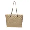 Bolso de Hombro de Gran Capacidad para Mujer, Estilo Nuevo Simple, Moda de Nicho de Gama Alta Acolchado con Cadena Bolso Tote para Viajes al Trabajo