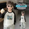 Camiseta de Manga Longa para Meninos 2026 Nova Coleção Primavera e Outono Versão Coreana Top com Manga Raglan Camada Base Casual de Outono para Bebê Menino Camiseta