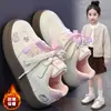 Tênis Esportivo Feminino 2026 Primavera/Outono Novo Estilo Solado Macio Moderno Versátil Calçados Casuais para Meninas Crianças Médias e Grandes Estilo Escolar Tênis de Board