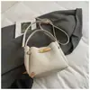 Bolsa de Ombro Minimalista de Alta Qualidade com Padrão de Lichia para Mulheres, Nova Coleção Inverno 2025, Bolsa de Ombro Transversal com Textura Plissada Vintage