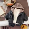 Jaqueta de couro masculina, estilo inverno, forrada com fleece, nova jaqueta de inverno 2026, conjunto de inverno para bebê, conjunto de moda para criança pequena, conjunto de três peças