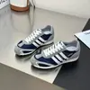 Tênis de Treino Alemão Popular de Design de Nicho para Mulheres 2025 Sola Grossa Aumentador de Altura Combinação de Cores Respirável Sapatos Casuais para Mulheres Malha
