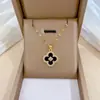 [Acero de Titanio] Collar con Colgante de Zirconia en Forma de Llave con Diamantes Completos, Estilo Palacio Lujoso, Cadena Versátil para la Clavícula para Mujeres, Cadena de Acero de Titanio