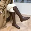 Botas de montaria marrons de salto baixo para mulheres, moda 2026 outono/inverno novo estilo coreano, botas altas de salto baixo para mulheres baixinhas, botas longas afinadoras