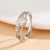 Anillo de Moda 2024 Plateado con Microincrustaciones, Diseño Hueco de Doble Capa de Nicho, Anillo Versátil para Mujer, Lujo Ligero, Venta Directa del Fabricante