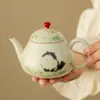 Tetera Divertida de Gato Salvaje Rojo Estilo Palacio para Primavera con Separador de Agua y Té, Tetera Pequeña de Cerámica Estilo Chino, Tetera Individual para Uso Doméstico, Juego de Té Kung Fu