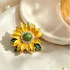 Broche de hebilla antideslumbrante para mujer, sentido de alta gama, nicho de alta gama, pin de ramillete de alta gama, pequeños accesorios de incienso, lindo dibujo animado al por mayor