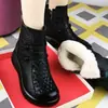 Botas de Moda de Piel Suave Estilo Étnico para Mujer 2026 Otoño/Invierno Nuevas Versátiles con Forro de Terciopelo Botas de Nieve Antideslizantes Adelgazantes Botines para Madre