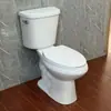 Vaso sanitário cerâmico tipo sifão para banheiro, design de duas peças com botões de descarga dupla, adequado para apartamentos de aluguel, hotéis e moradias temporárias