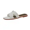 Nuevas Sandalias Planas de Verano 2026 Estilo H para Mujer, Chanclas de Moda para Exteriores, Sandalias de Playa Versátiles Antideslizantes, Calidad de Exportación