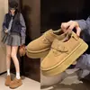 Nuevos zapatos de felpa para mujer de otoño e invierno, botas de nieve altas estilo Birkenstock con suela gruesa y forro de felpa añadido, mocasines de algodón 2026