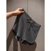 Shorts de pijama grises de diseño retro para mujer, nuevo modelo verano 2026, talla grande, corte ajustado, shorts versátiles para casa